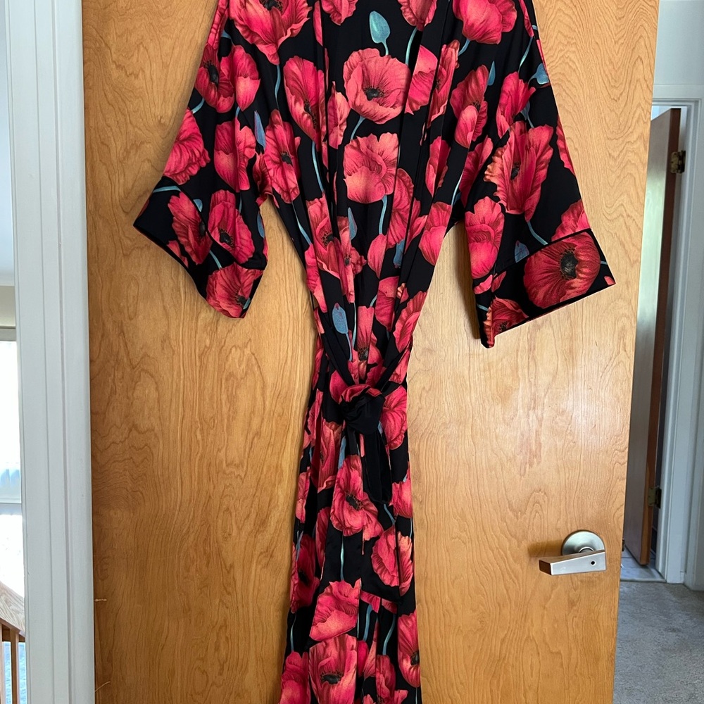 H&M Kimono Style Long Day-Time Robe with Belt, Black and Red Women's Dress